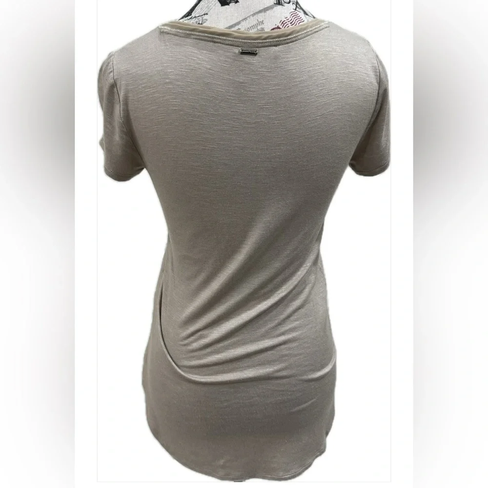 White House Black Market Beige V-Neck Short Sleeve Tee - Picture 3 of 13